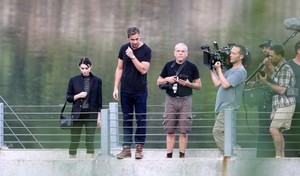  Rooney Mara and Ryan anak angsa, gosling on the set of Untitled Terrence Malick Project