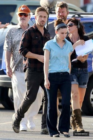  Rooney Mara and Ryan gosling on the set of Untitled Terrence Malick Project