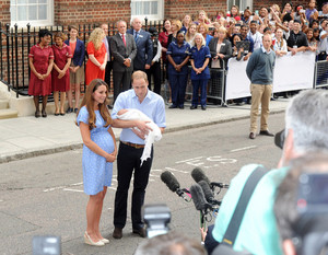  The Newborn Prince of Cambridge Leaves the Hospital