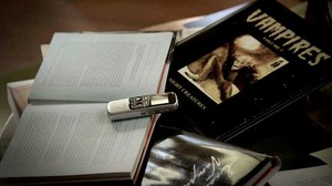  The Originals 1x09—Camille O’Connell reads libri on vampire lore.