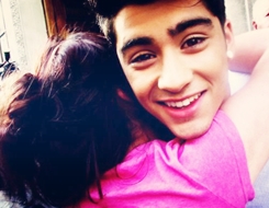  Zayn with his 粉丝 ♥