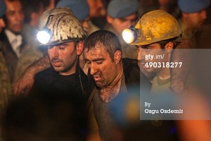  200 Miners Trapped Underground After fuego In Mine