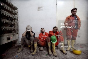  200 Miners Trapped Underground After огонь In Mine