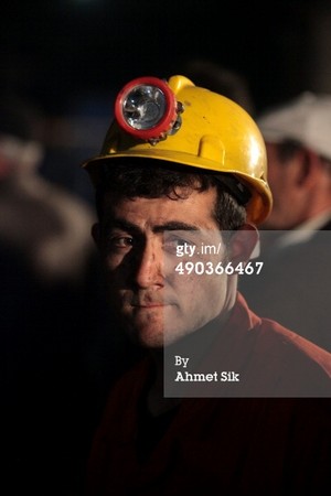  200 Miners Trapped Underground After feuer In Mine