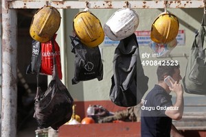  200 Miners Trapped Underground After ngọn lửa, chữa cháy In Mine