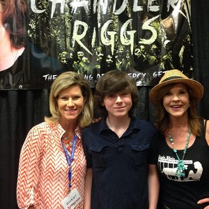  Chandler and his mom with Linda Blair yesterday at Frightmare in Texas