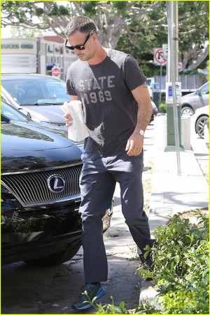  Freddie Running Errands in Brentwood, LA (April 30th, 2014)