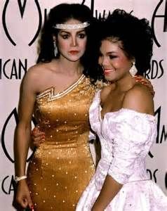  Janet And LaToya Backstage At The 1985 American संगीत Awards