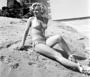  Marilyn On The plage