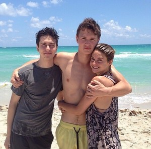  Nat, Ansel and Shai at Miami de praia, praia