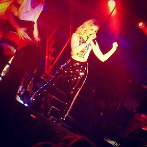  Perrie on stage!