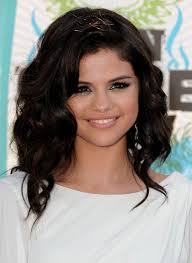  Selena Curly White