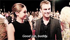  Shailene Woodley and Theo James red carpet