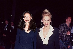  Ashley Judd and Mira Sorvino