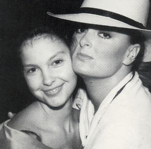  Ashley and Wynonna Judd