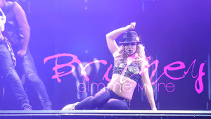  Britney Spears Gimme madami (Piece of Me Las Vegas)