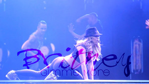  Britney Spears Gimme mais (Piece of Me Las Vegas)