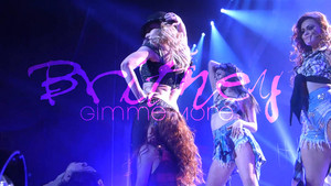  Britney Spears Gimme और (Piece of Me Las Vegas)