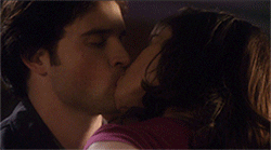  Clois kiss-season 9