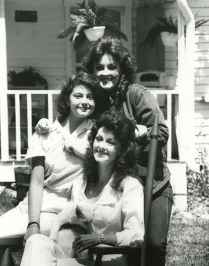  Franklin, Tennessee, 1984. Naomi, Wy and Ashley in the backyard on Del Rio luccio