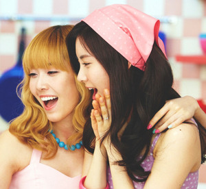  Jessica and Seohyun