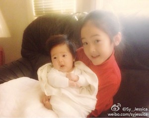  Jessica weibo update 'Little Sica and Krystal'