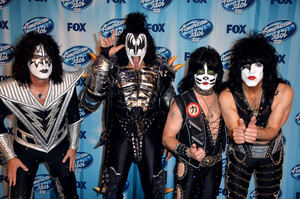  Kiss on American Idol 2014