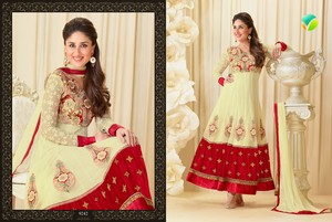 Kareena in Beautiful Anarakali Suit