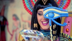  Katy Perry- Dark Horse {Music Video}