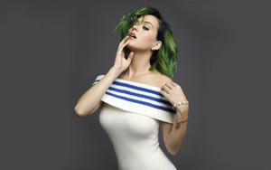 Katy Perry showing fit body