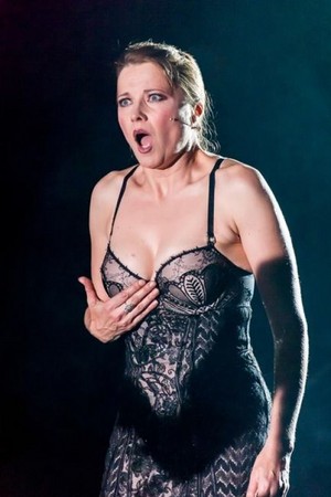  Lucy Lawless (Chicago)
