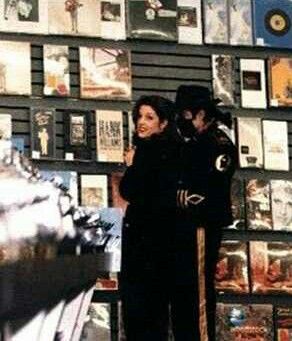  Michael And First Wife Lisa Marie Prelsey In Memphis Back In 1994
