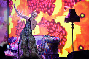  Miley Cyrus performing with clothes on
