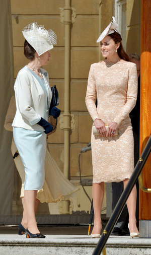  퀸 Elizabeth II Hosts a Garden Party