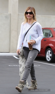  Sarah Getting Coffee Then Lunch at the W Hotel, LA (May 22nd, 2014)