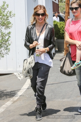 Sarah Shopping at Intermix, Brentwood Country Mart, LA (May 21st, 2014)