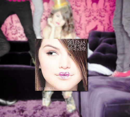  Selena Gomez-Kiss