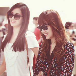  Seohyun and Jessica