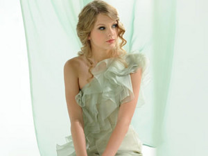  Taylor Swift. I'm sure आप know who she is.