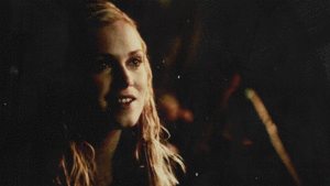  bellamy making clarke all giggly with eyebrow game (｡♥‿♥｡)