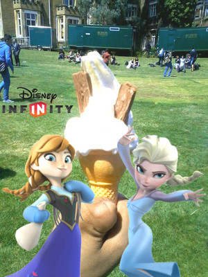  Anna & Elsa have a double Flake Ice Cream