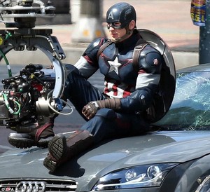  Avengers: Age of Ultron - Set Pics of Chris Evans