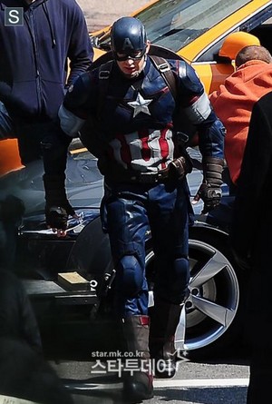  Avengers: Age of Ultron - Set Pics of Chris Evans