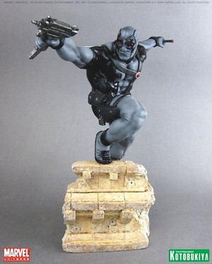  Deadpool / Wade Wilson Uncanny X-Force Figurine