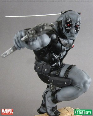  Deadpool / Wade Wilson Uncanny X-Force Figurine