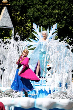  La Reine des Neiges Pre-Parade
