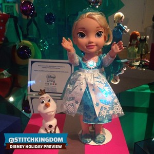  겨울왕국 Snow Glow Elsa Doll