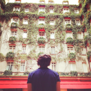  Harry In Paris :)