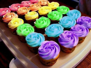  قوس قزح Rose-Cupcakes