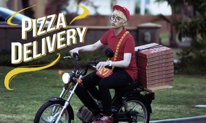  Sandeul a ピザ delivery boy for B1A4's 'Solo Day'